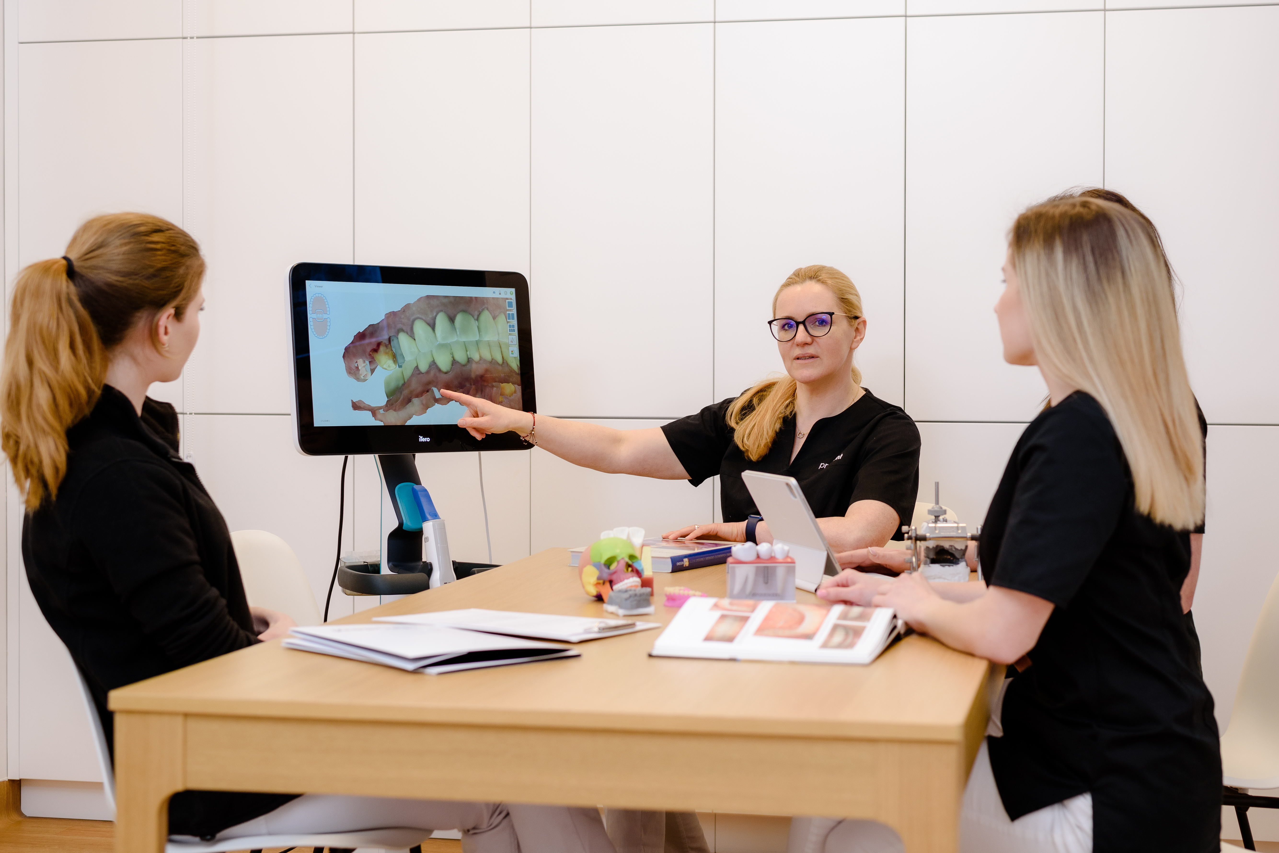 Personlig samtale før tannreise til Gdansk med trygg oppfølging fra Norge